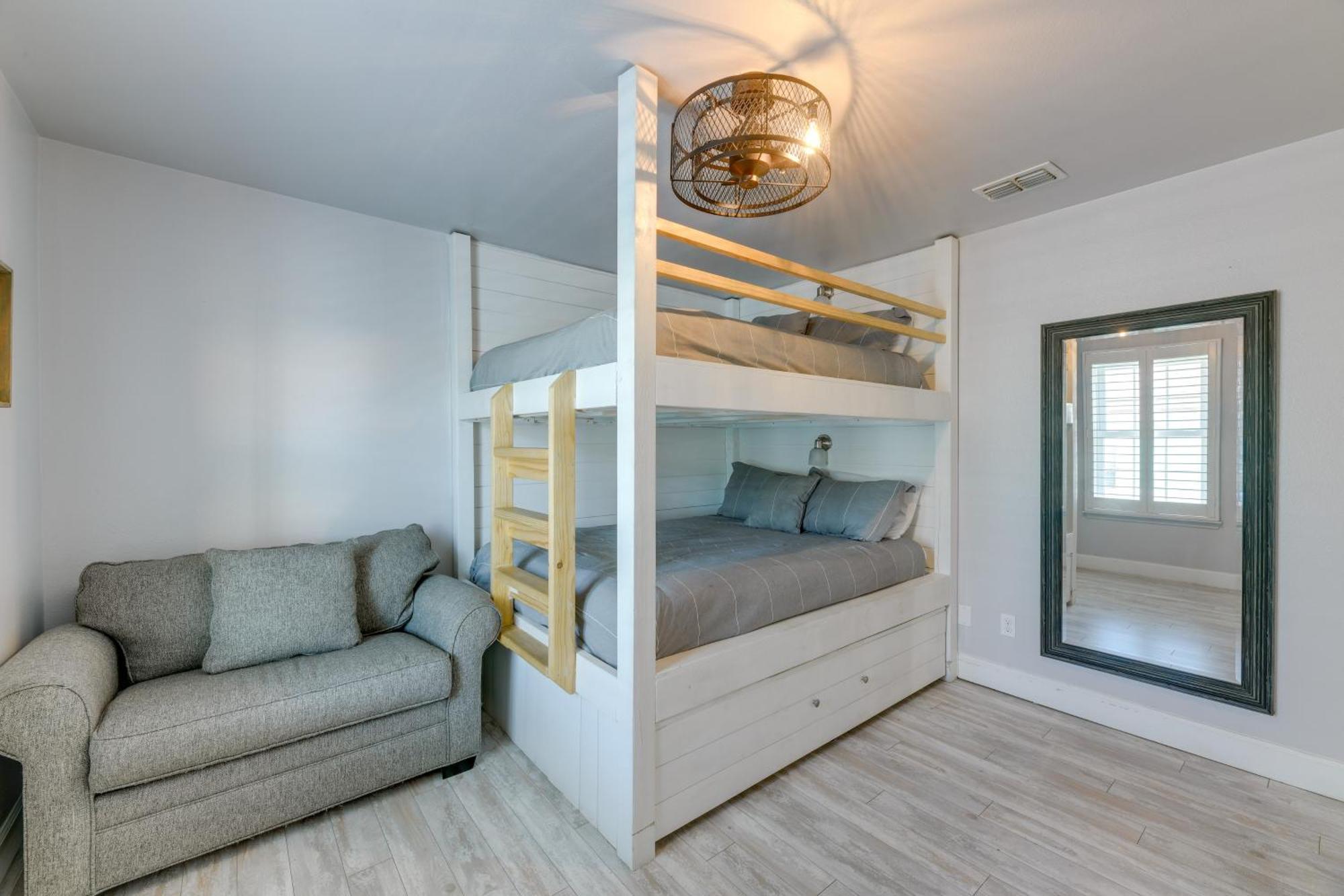Trendy Port Aransas Home With Private Pool And Deck! Eksteriør bilde