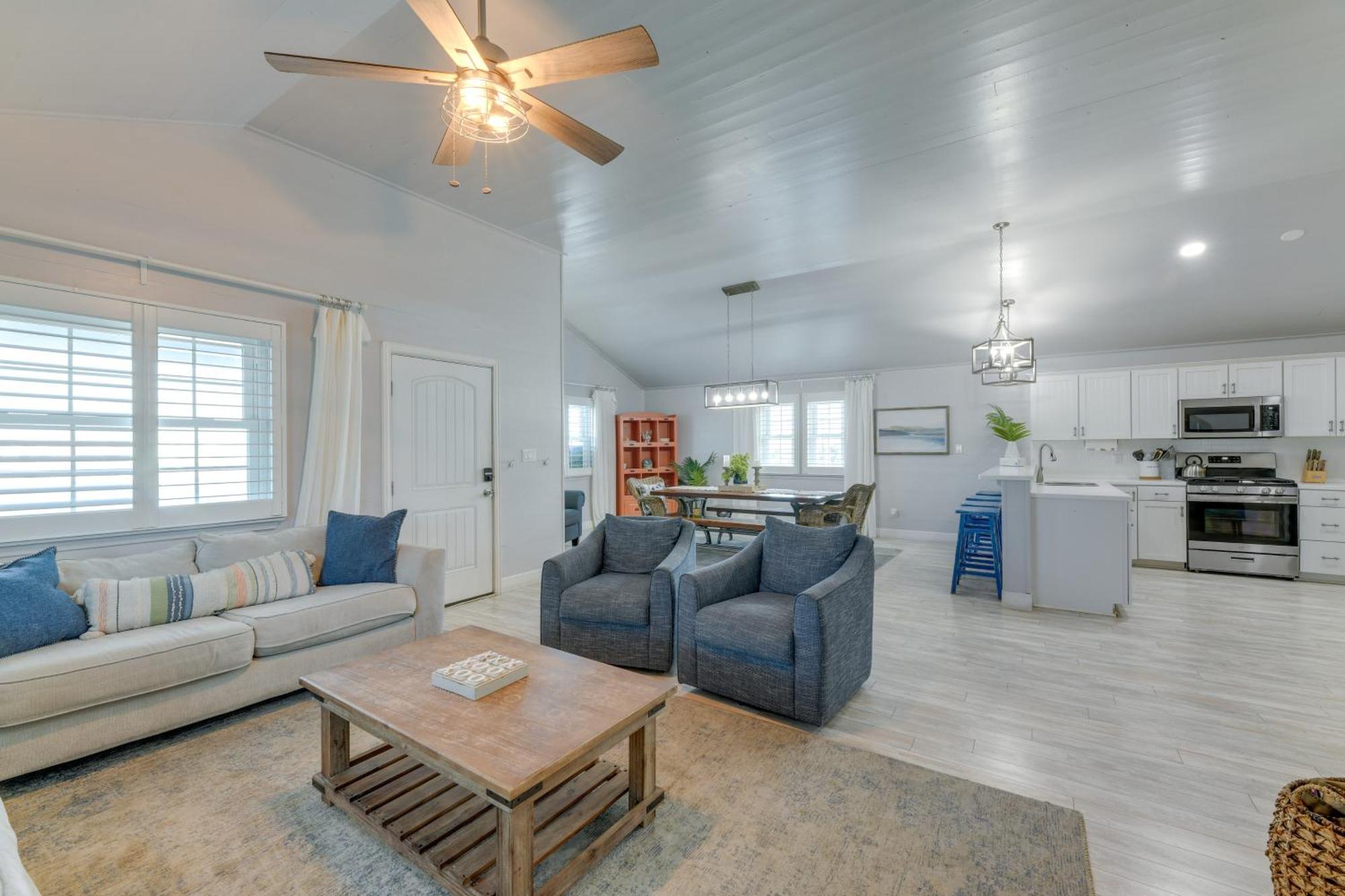 Trendy Port Aransas Home With Private Pool And Deck! Eksteriør bilde